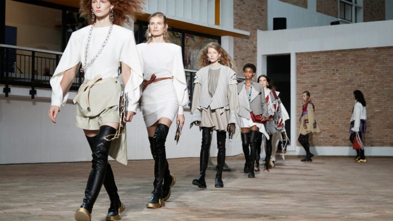 louis vuitton показ коллекции круиз 2019 Women RW Cruise 19 Show V2 DI3 768x432 - Louis Vuitton Cruise 2019: эксцентричность во всех проявлениях