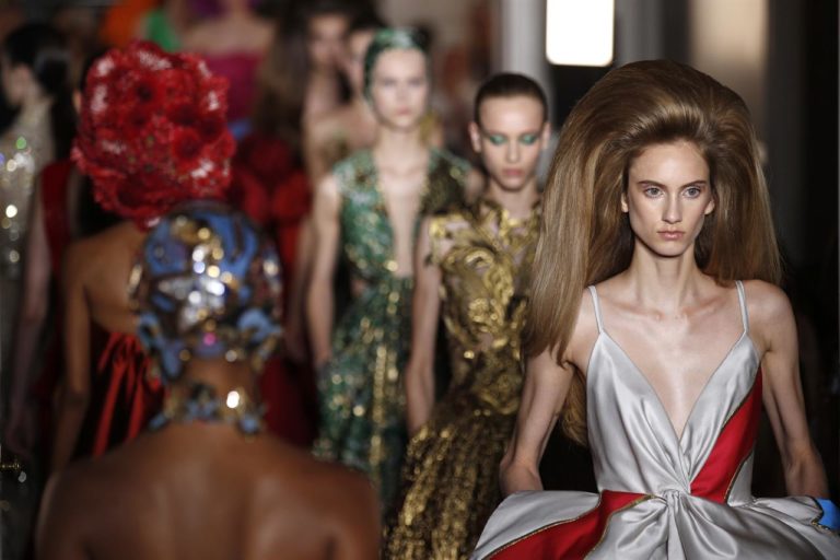 288dd5e6 b51f 4303 85a3 cd2d9ca6cbed 768x512 - VALENTINO COUTURE ОСЕНЬ-ЗИМА 2018/2019