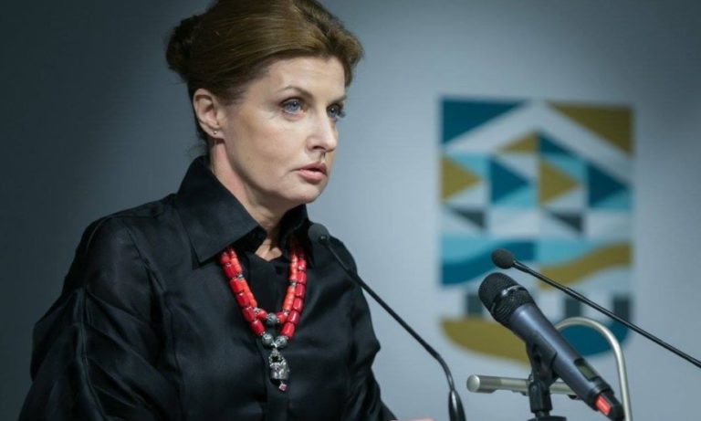 marina1 880x528 768x461 - В чем появилась первая леди Украины на праздновании Дня Независимости
