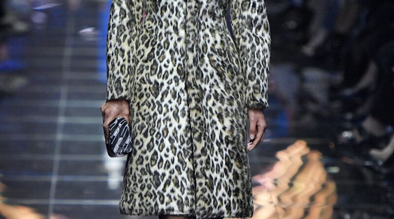 Balenciaga : Runway Paris Fashion Week Womenswear Spring/summer 2019