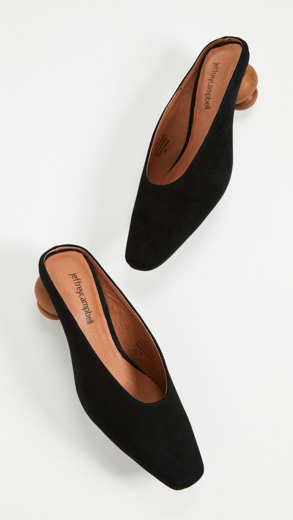 JC Square Toe Mules 578x1024 - Обувь с квадратным носком приходит на смену старым трендам
