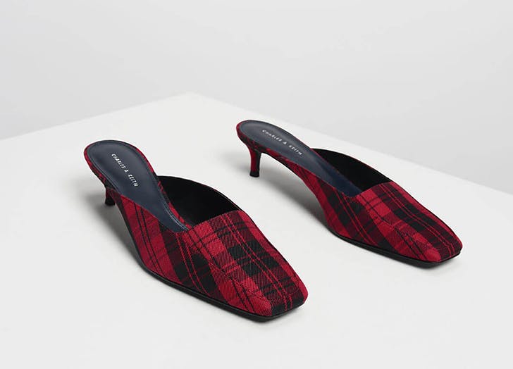 charles and keith plaid square toe backless mules - Обувь с квадратным носком приходит на смену старым трендам