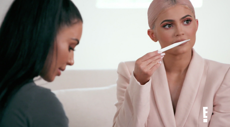 screen shot 2019 04 01 at 12 36 37 pm 1554136961 768x426 - Kylie и Kim Kardashian объявили о новой парфюмерной коллаборации