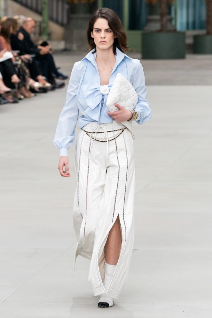 2093393D 55BE 4CF1 8D73 C20B6185F572 683x1024 - Лучшие образы коллекций Dior, Chanel, Prada Resort 2020: подготовка к модному отдыху