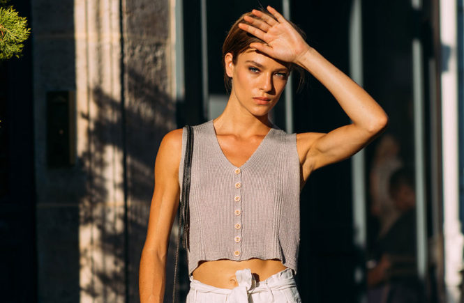 7 Casual Sleeveless Top Styles We Are Loving 665x435 - PHILIPP PLEIN ПРЕДСТАВИТ НОВУЮ КАПСУЛЬНУЮ КОЛЛЕКЦИЮ ДЛЯ НОВОРОЖДЕННЫХ