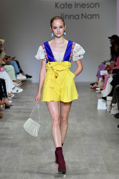 FDSInnovatorsRunwayMercedesBenzFashionYsc29UozYMEl - Неделя моды Mercedes-Benz в Австралии: обзор показов