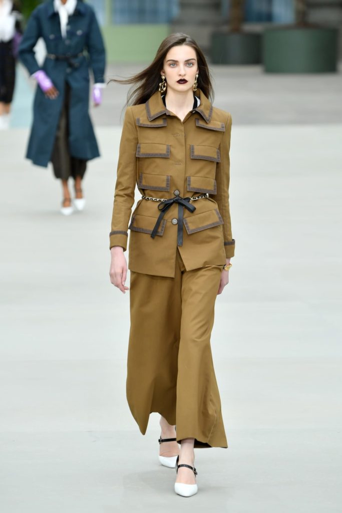chanel resort 2020 50 683x1024 - Лучшие образы коллекций Dior, Chanel, Prada Resort 2020: подготовка к модному отдыху