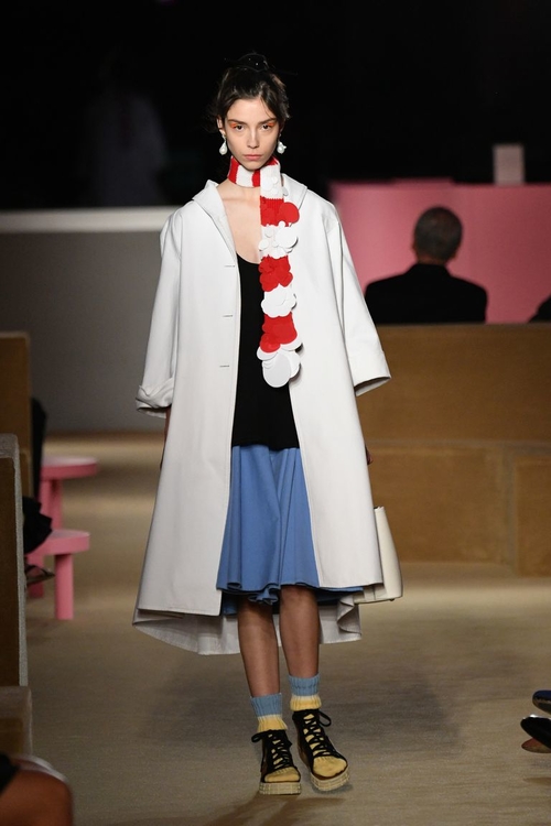 prada cruise 2020 47 - Лучшие образы коллекций Dior, Chanel, Prada Resort 2020: подготовка к модному отдыху