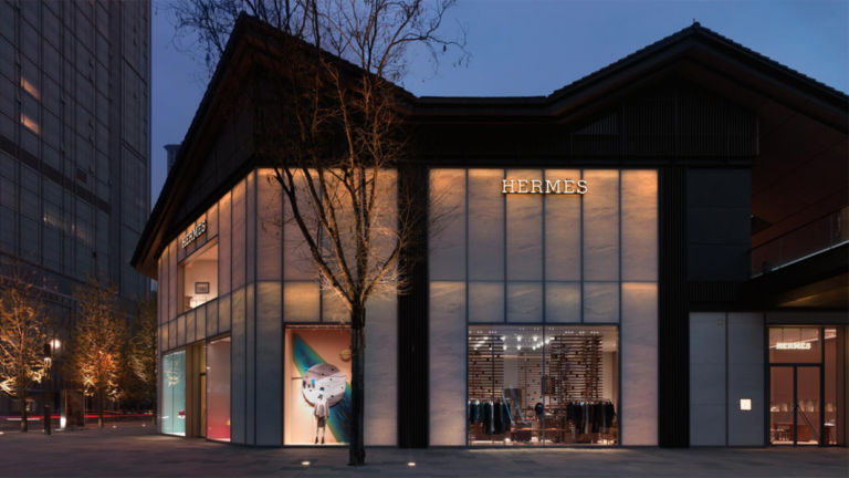Herm&egrave;s 1240x698 1 768x432 - Бутик Herm&egrave;s в Китае заработал 2,7 миллиона долларов в первый день после карантина