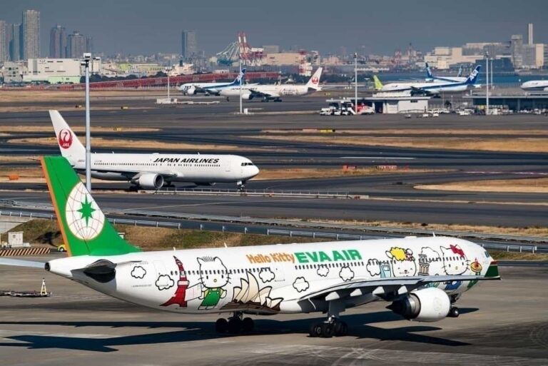 Eva Airways Hello Kitty Around The World Livery Airbus A330 302 B 16333 24290481235
